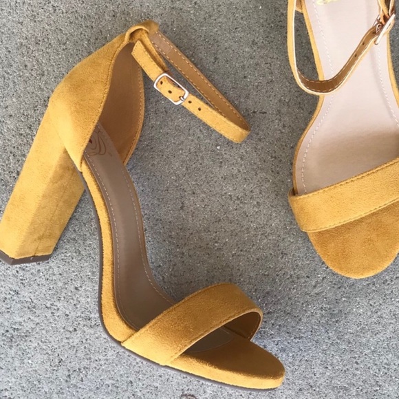 1 left! DELICIOUS Yellow Suede Ankle Strap HEEL 8 - Picture 2 of 7